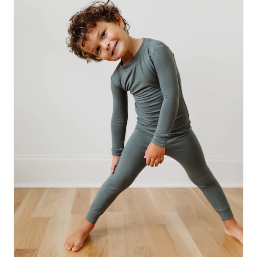 Sold 6 pairs of 2T Plain Jane Pjs